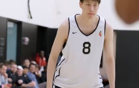 开云-没有出手机会！中国小将郇斯楠出战耐克峰会 上半场贡献1板1断